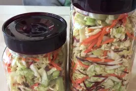 胃口不好不要怕，农村姑娘秘制腌包菜，做法简单，放一年不会坏