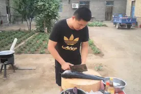 鲶鱼想要好吃就得这样做，方法简单接地气，鱼肉鲜嫩细腻没腥味视频封面