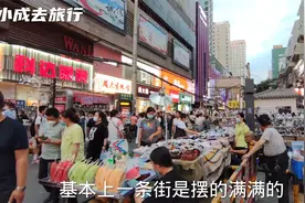 兰州张掖路步行街，晚上地摊生意太火爆了，人流量很大 太震撼了视频封面