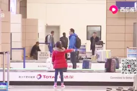 你的托运行李安全了！浦东机场直播行李装卸，旅客可以实时监督视频封面