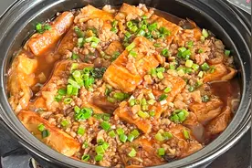 砂锅焖豆腐的做法，鲜嫩入味，好吃又下饭，拿红烧肉来也不换