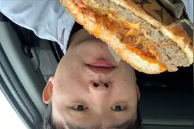 为了钢铁侠买了两个芝士汉堡，居然没吃完！(内含剧透，慎入！！)