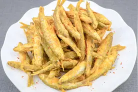 厨师长教你干炸小白条，步骤详细，焦香酥脆，好吃到骨头都不吐视频封面