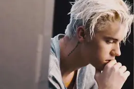 【Justin Bieber】比伯超帅的一个现场boyfriend视频封面