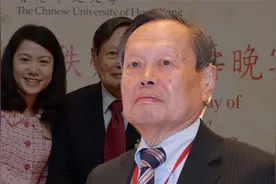 杨振宁和翁帆结婚二十年，这对恩爱夫妻，为何一直分房睡视频封面