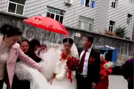 福建一美女，大学毕业上班就被老板看上，怕人惦记，干脆娶她回家视频封面