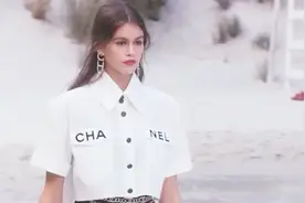 00后超模Kaia Gerber2019时装周走秀合集视频封面