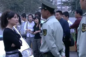 绝密：女司机胆子太肥，擅闯军事禁区让武警赔车，女警：法庭上见视频封面