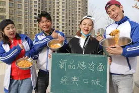 搞笑剧：学生挑食不吃饭，大厨连忙换新菜，谁知却是换汤不换药！