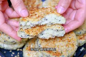 1碗麦片加2个鸡蛋，教你做燕麦小饼，外酥里软，营养又低脂视频封面