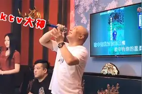 大叔ktv唱歌走红，没跑两个媳妇，唱不出这种撕心裂肺！视频封面