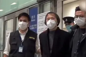 香港黑帮前坐馆郭永鸿在机场被捕，此前曾诈病弃保潜逃两年半视频封面