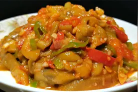 茄子超好吃的做法，加一个西红柿，比红烧肉还香，上桌瞬间就光盘