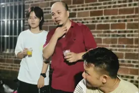 横县谢家同门兄弟三学子同时考上大学，其中一名为画家谢昀女儿视频封面