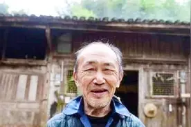 当初捐出“价值8亿”的金丝楠木木屋的杨大爷,如今怎么样了?视频封面