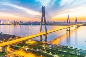 实拍武汉二七长江大桥，世界上最大跨度的三塔斜拉桥，太壮观了视频封面