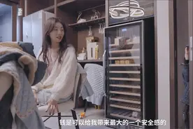 试管生混血3胎单身模特回应炒作质疑：就是想要更多的流量，钱能带来最大的安全感视频封面