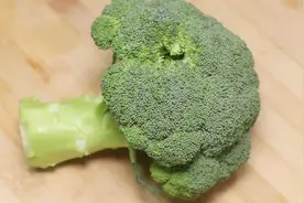 西兰花别总焯水或直接炒，教你正确做法，鲜香脆嫩，营养也不流失视频封面