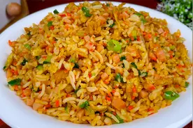 蛋炒饭到底先炒鸡蛋还是先炒饭，教你正确做法，粒粒分明太香了