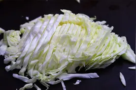 圆白菜怎么做好吃，学会这样做，清脆香甜又下饭，营养低脂更健康视频封面