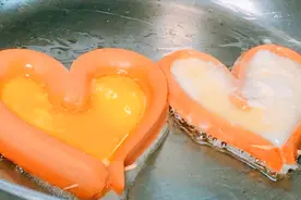 1分钟学会爱心煎蛋，不用模具超简单，三个五个都不够