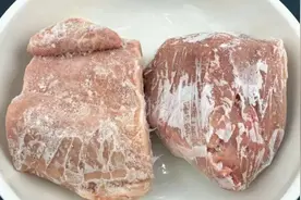 解冻肉时不要用热水泡，教你简单解冻方法，分分钟快速解冻，试试视频封面