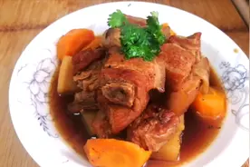 2斤五花肉、三个鸡腿炖一锅，肥而不腻，满屋肉香让你吃了还想吃视频封面