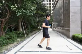 2分钟全身燃脂操：135斤小伙练完，脂肪在燃烧，目标120斤！视频封面