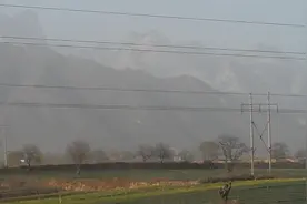 记录回忆陇海铁路陕西境内，列车出陕西华山站开往郑州方向。视频封面