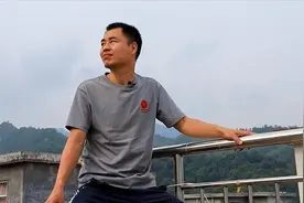 殴打20年前班主任男子刑满释放，当事人：已释怀，想给老师道歉视频封面