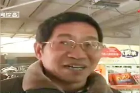 大哥微信群发错红包，1万块被村民抢空，慌神之际村民的做法亮了视频封面