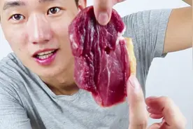 将猪鸭牛3种肉混合 曝重组肉惊人制作过程视频封面