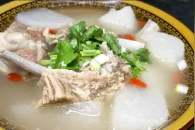 炖羊肉时，不要直接下锅，牢记4放3不放诀窍，炖好汤鲜味美无膻味视频封面