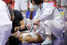 温情！刘雁宇受伤，大韩手抱急救箱飞奔入场，贝尔自责落泪视频封面