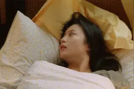 女人没有存款却每天坐豪车上班（1）视频封面
