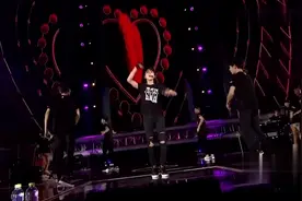 王俊凯易烊千玺王源《heart》一键换装舞台混剪，帅气又可爱