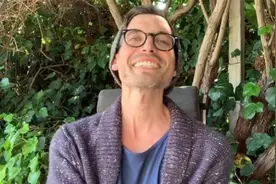 知名配音演员因结肠癌去世！英年早逝仅35岁，生前暴瘦模样曝光视频封面