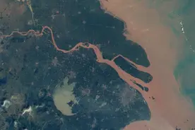 美国卫星监控长江30年，看到不可思议一幕，传回画面堪称世界奇迹视频封面