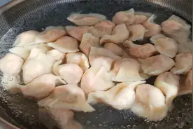 孩子不吃胡萝卜，加一把玉米粒包饺子，养肝明目，吃了长大个视频封面