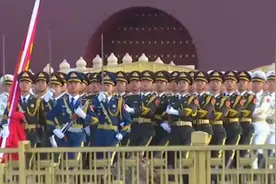 庆祝“五一”国际劳动节，天安门广场举行升国旗仪式视频封面