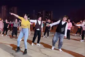 大家喜欢的眼镜姐来了，这舞姿秒杀领舞美女，太美了视频封面