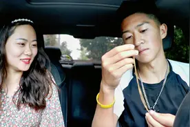 小朱送女友金项链，这么好看的项链要花不少钱吧？他哪来那么多钱视频封面