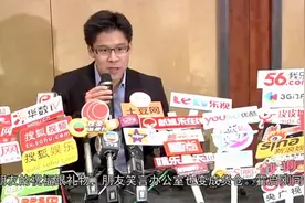 当年”跳水皇后“郭晶晶产下一胎是儿子时霍启刚喜上眉梢。视频封面