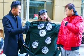 短剧：老婆骑电动车，老公担心安全问题，在老婆身上贴满实习标志视频封面