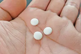 把阿司匹林丢水里泡一泡，不管男女，作用真是太神奇了，快看看吧视频封面