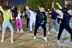 绿衣姐带一帮兄妹跳嗨了，摄影师可以走人了，镜头歪到姥姥家了要视频封面