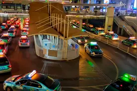 长沙高铁南站晚上10点，还有很多的士排队接客，乘客真有那多吗？视频封面