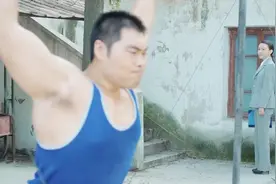 体育老师做了100多个引体向上，高老师：怎么也得做200凑个整吧！