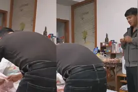 怒赞！爸爸给未满月女儿换尿不湿，撵走一旁叔叔：这是女孩的隐私视频封面