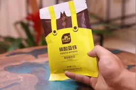 养花土壤偏碱性怎么办？园艺师教你，用硫酸亚铁，快速给土壤调酸视频封面